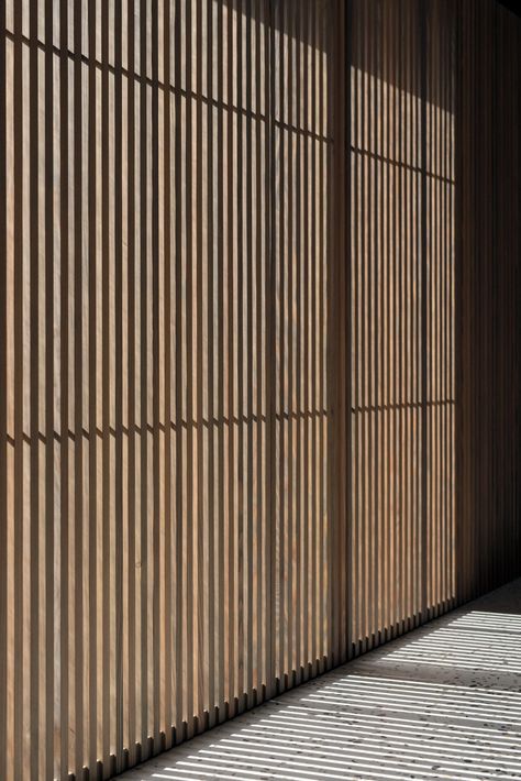 Steinbach Keller | Leibal Wood Wall With Window, Chinese Hospital, Japanese Interior Design Modern, Takachiho, Scandinavian Design Living Room, Wood Screens, Japanese Interior Design, Japanese Interior, House Goals