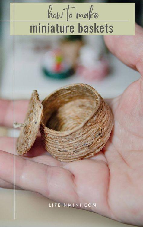 Accessorize your dollhouse with mini baskets and bins using just twine, white glue and plastic bottle caps of all shapes and sizes. This easy tutorial shows you how to make miniature baskets of all sorts to fit the decor of any style dollhouse and for any scale. -- LifeInMini.com Minature Things How To Make, Tiny Dollhouse Diy, Diy Miniature Decor, Fairy Miniatures Diy, Diy Miniature Basket, Making Dollhouse Miniatures, Barbie Miniatures Diy, Miniatures For Beginners, Diy Mini Basket