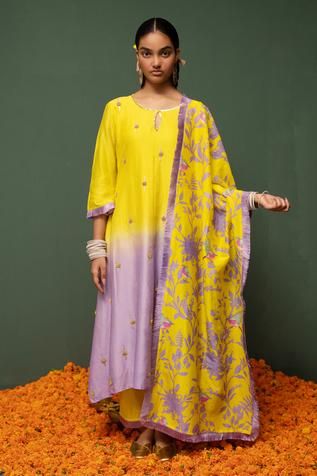 Kurta And Dupatta, Different Types Of Dresses, Yellow Kurta, Indian Women Fashion, Colour Combinations Fashion, Anarkali Dress Pattern, Kurta Pant Set, Latest Dress Design, Yellow Ombre