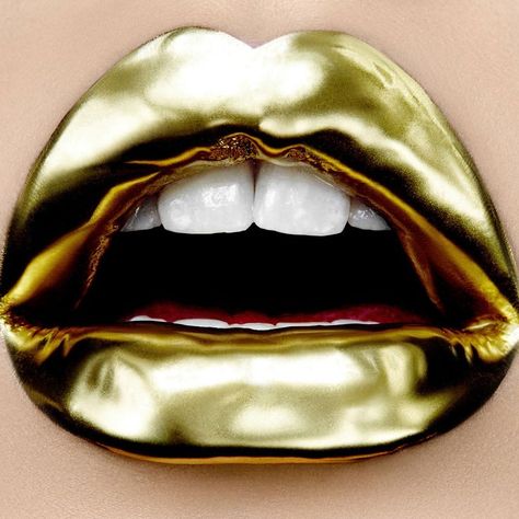 Gird your loins for M.A.C's biggest sale ever in New York. metallic gold lips chrome makeup Lip Art Makeup, High Fashion Makeup, Lipstick Art, Gold Color Scheme, Gold Lips, Lips Drawing, Fantasy Hair, Mermaid Makeup, Glitter Lips