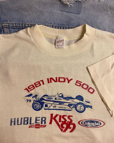 Vintage Indy 500, Vintage Shirt Aesthetic, Vintage Tshirts Designs, 80s Graphic Tees Vintage, Vintage Racing Shirt, Aesthetic T Shirts Vintage, Aesthetic Shirts Vintage, 80s Graphic Tees, Retro Shirts Vintage Graphic Tees