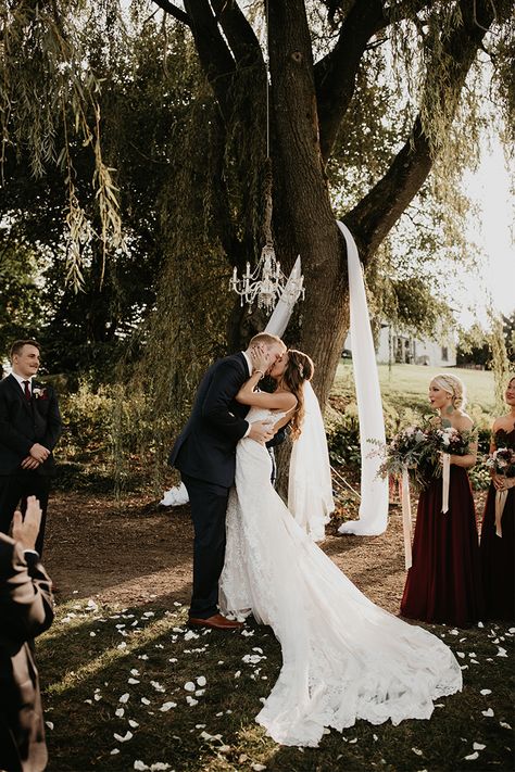 First Kiss Picture, First Kiss Wedding, Willow Tree Wedding, Pittsburgh Wedding Photography, Wedding Picture Poses, Wedding Kiss, Pittsburgh Wedding, Beautiful Wedding Photos, Pittsburgh Weddings