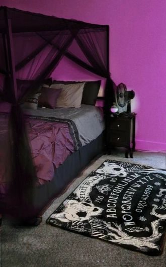 Goth Aesthetic Room Ideas, Small Goth Bedroom Ideas, Skeleton Room Decor, Goth Reading Nook, Spooky Bedroom Ideas, Halloween Theme Bedroom, Spooky Bedroom Aesthetic, Vampire Room Ideas, Goth Bedroom Ideas For Small Rooms