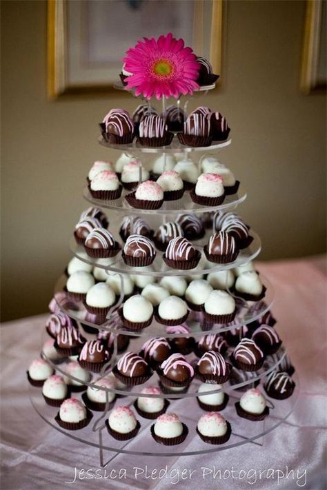 Cake balls Wedding Cake Balls, Bakery Inspiration, Cupcake Towers, Cake Pop Displays, Graduation Party Cake, Ball Display, Wedding Cake Display, Cake Ball, Reunion Ideas