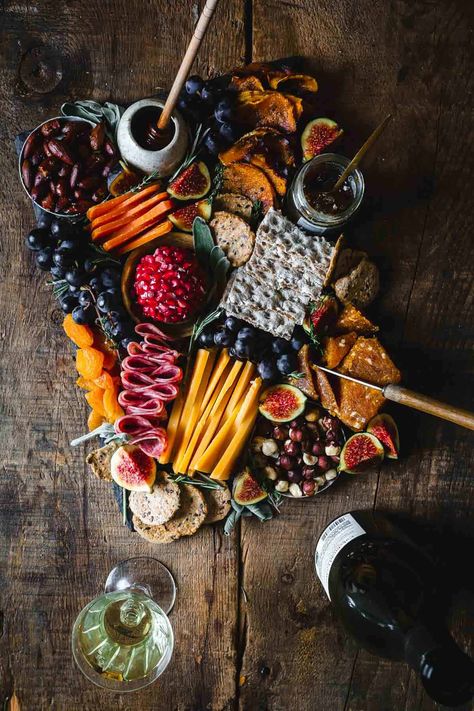 Filled with autumnal colors from dark fruit, orange cheese, seed crackers & your chosen charcuterie, this Thanksgiving Charcuterie Board is the perfect festive spread for your appetizer table or Friendsgiving gathering. Dark Charcuterie Board, Autumn Charcuterie, Thanksgiving Cheese Boards, Butternut Squash Chips, Thanksgiving Charcuterie Board, Fall Charcuterie Board, Thanksgiving Charcuterie, Fall Appetizers Easy, Fall Charcuterie