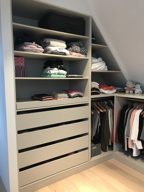 Slanted Wall Closet, Slanted Ceiling Closet, Attic Closet Ideas, Small Dressing Rooms, Attic Bedroom Storage, Attic Wardrobe, Bedroom Built In Wardrobe, Attic Bedroom Designs, Bed In Closet Aesthetic