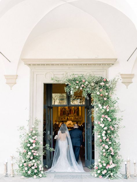 Wedding Inspiration Flowers, Romantic Italian Wedding, Church Wedding Photography, Church Entrance, Wedding Church Decor, Romantic Italian, Church Wedding Flowers, Romantic Theme Wedding, Florence Wedding