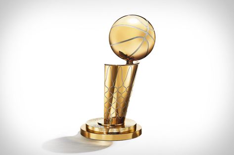 Tiffany & Co. has made the Larry O'Brien trophy for the NBA champs since 1977. For 2022, in honor of the NBA's 75th anniversary, they're... Larry O'brien Trophy, Nba Trophy, Nba Championship Trophy, Basketball Trophies, Hoodie Outfit Casual, Bob Cousy, Oscar Robertson, Chip Art, Nba Championship