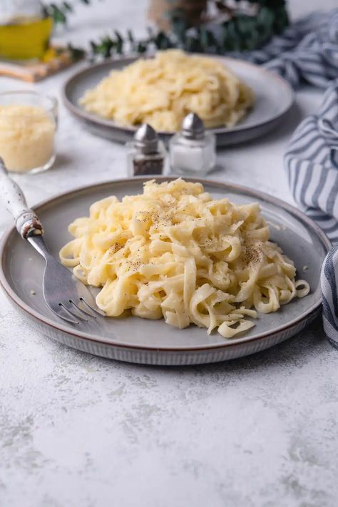 Butter Cheese Noodles, Creamy Buttered Noodles, Parmesan Fettuccine, Cheesy Noodles, Plain Noodles, Parmesan Noodles, Cheese Noodles, Garlic Parmesan Pasta, Fettuccine Noodles