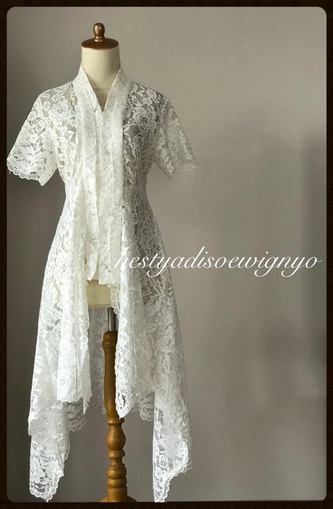 Kebaya Lace Modern, Kebaya Modern Simple, Dress Kebaya Modern, Kebaya Simple, Renda Kebaya, Mix And Match Outfits Hijab, Model Dress Batik, Kebaya Lace, Batik Dress Modern