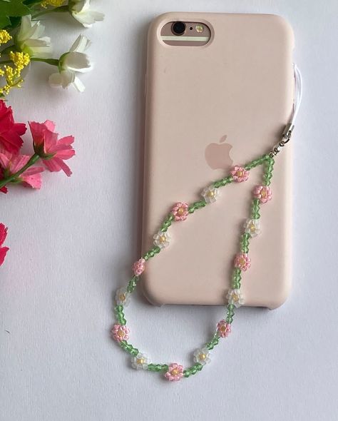 Beaded flower phone straps 🌸🌼🌺 Which colourway is your fave? #phonestraps #phonebeads #beadedflower #phoneaccessories #cottagecoreaesthetic Bead Mobile, Cottagecore Accessories, Diy Phone Case Design, Phone Straps, Phone Wristlet, Bracelet Craft Diy, Bead Charms Diy, Beaded Necklace Diy, Diy Bracelets Patterns