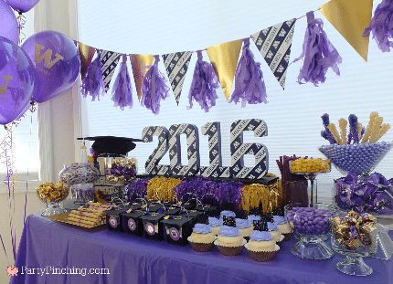 Dessert Table Graduation, Graduation Party Desserts, College Grad Party, Graduation Desserts, Trunk Party, Gold Graduation Party, Graduation Party High, Graduation Party Foods, Graduation Open Houses