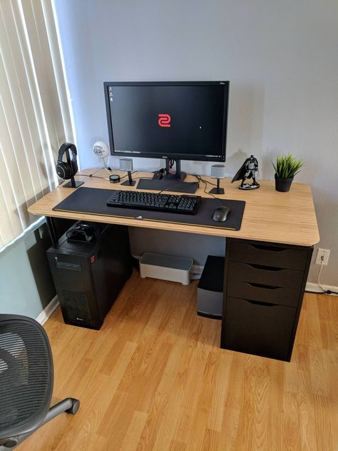 Corner Desktop Setup, Corner Desk Plans, Home Office Corner Desk, Office Corner Desk, Small Corner Desk, Corner Desk With Hutch, Home Office Corner, Diy Corner Desk, Pallet Desk