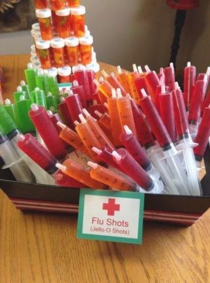 Med School Party, Jello Shots In Syringes, Shots In Syringes, Nurse Grad Parties, Medical Party, Doctor Party, Nursing School Graduation Party, Dekorasi Halloween, Nurse Party