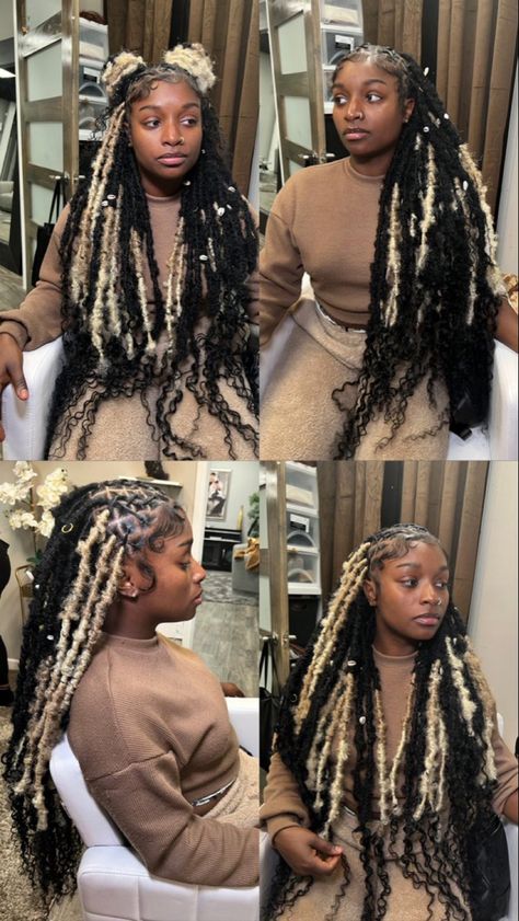 Peak A Boo Faux Locs, Skunk Stripe Soft Locs, Butterfly Locs Color Ideas, Black And Blonde Butterfly Locs, Ways To Style Butterfly Locs, Blond Faux Locs, Peekaboo Butterfly Locs, Colored Soft Locs, Black And Blonde Locs