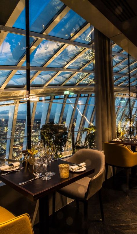 Best Rooftops in London to Grab Dinner London Dinner, Restaurants In Dubai, Underwater Restaurant, Romantic Restaurants, Treehouse Hotel, Dinner Places, Restaurants In London, Fancy Restaurants, Room London