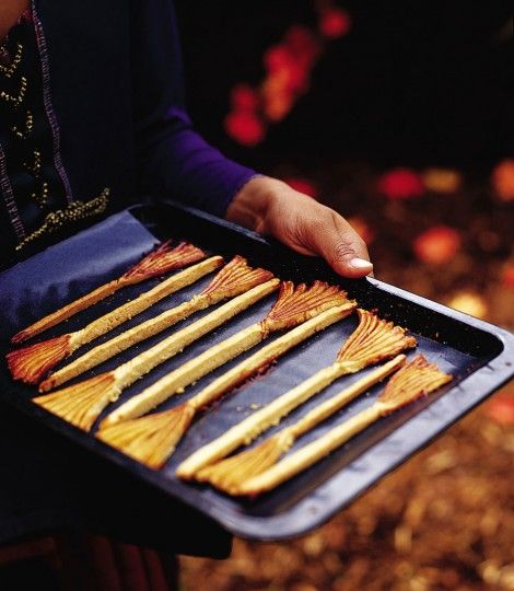 Cheesy Witches-broomsticks Pagan Recipes, Cheese Straw, Halloween Finger, Witches Tea, Whimsical Party, Spooky Halloween Food, Cheesy Biscuit, Flying Kites, Halloween Party Table