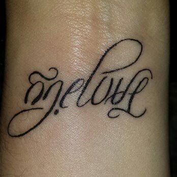 Look at it upside down. Upside Down Tattoo Ideas, Upside Down Words Tattoo, Upside Down Tattoos Words, Christmas Family Quotes, Tattoos Words, Quotes Thanksgiving, Funny Christmas Wishes, Family Christmas Quotes, Ambigram Tattoo