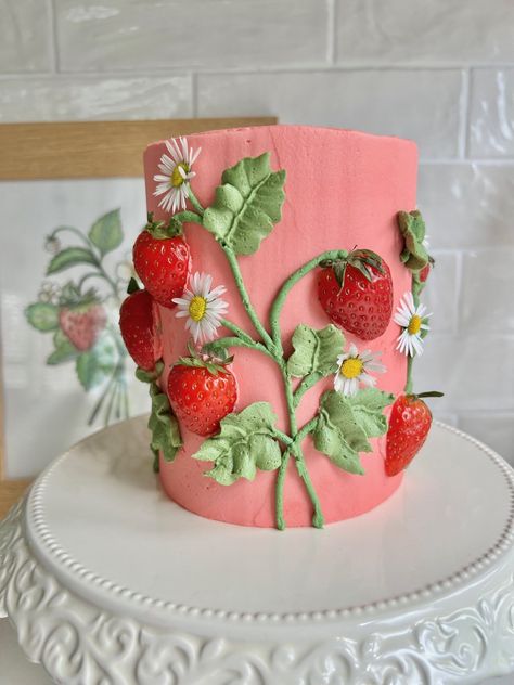 Cottage Cake Ideas, Valentines Themed Cake, Present Birthday Cake, Hayley Cakes And Cookies, Vintage Cake With Strawberries, Layer Cake Ideas Decorating, Strawberry Tier Cake, Inside Cake Designs, Cake Decorating Party Ideas