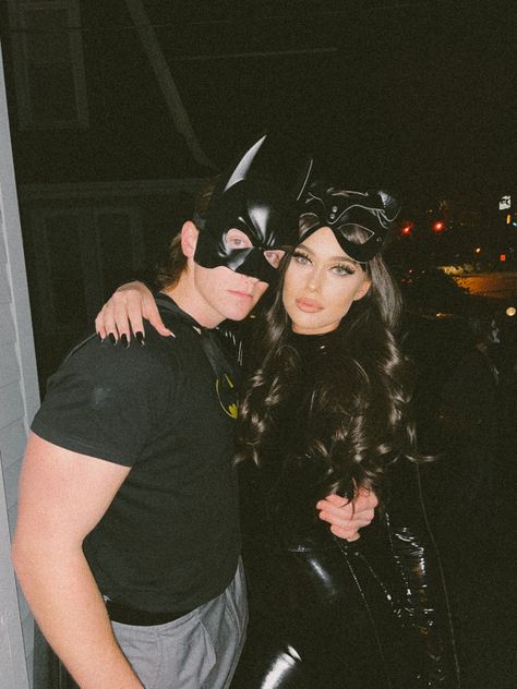 Car Woman And Batman Costume, Cat Women Couples Costume, Celebrity Halloween Costumes Couples, Bat Man Cat Woman Costumes, Catwoman And Batman Couple Costume, Bat Couples Costume, Batman Catwoman Halloween, Batman Cat Woman Costume, Catwoman Batman Costume