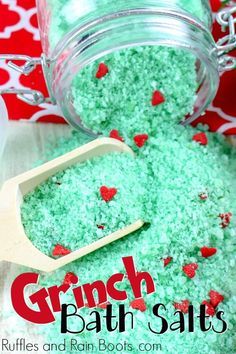 These Grinch Christmas bath salts are a load of fun to make and give. Click to see how easy this all-natural bath soak really is. #DIYChristmas #TheGrinch #Grinchcrafts #Bathsalts #spagifts via @momtoelise Winter Bath Salts, Grinch Bath Salts, Christmas Bath Salts, Christmas Bubbles, Whip Soap, Diy Gifts For Christmas, Diy Stocking, Grinch Crafts, Happy Penguin