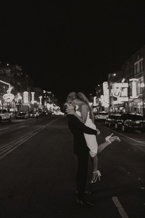 Night City Wedding Photos, Nighttime Engagement Shoot, Night City Couple Photography, Engagement Photos At Night, City Night Engagement Photos, Night Time Couples Photoshoot, Night Time Engagement Photos, Flash Photoshoot, Nashville Engagement Photos