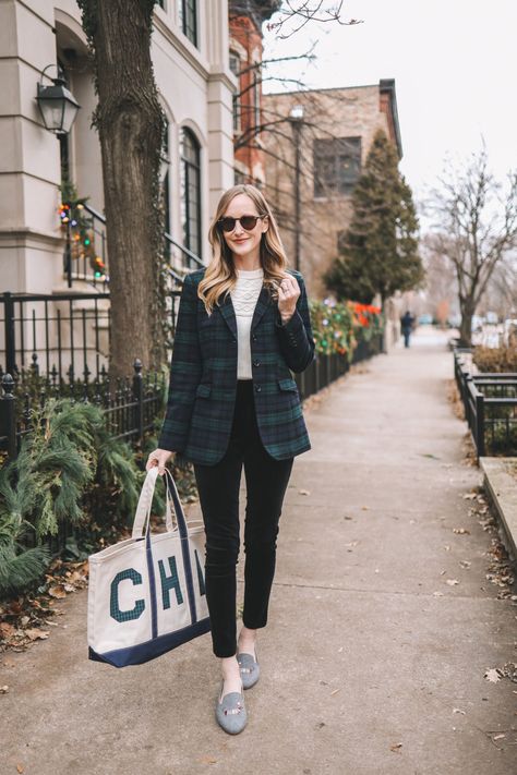 Blackwatch Plaid Blazer - Kelly in the City | Lifestyle Blog Christmas Blazer Outfit, Christmas Outfit Fancy, Plaid Blazer Outfit Women, Chic Christmas Outfit, Red Blazer Outfit, Green Blazer Outfit, Christmas Outfits Dressy, Plaid Blazer Outfit, Christmas Blazer