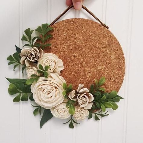 Floral Signs, Cork Wall, Ideas Craft, Wood Flowers, Cork Board, Flowers Diy, Wedding Welcome, Felt Flowers, Diy Wreath