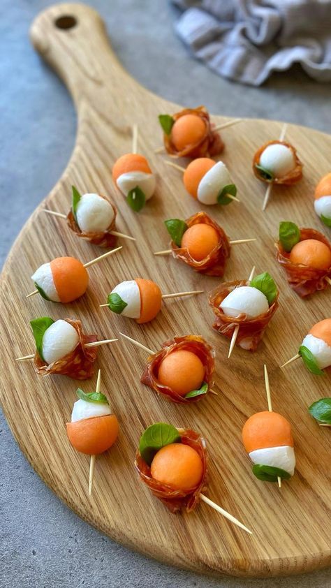 Cantaloupe Balls, Savoury Party Food, Mozzarella Appetizers, Tomato And Mozzarella, Winter Snack, Cool As A Cucumber, Ava Max, Party Finger Foods, Easy Food Art