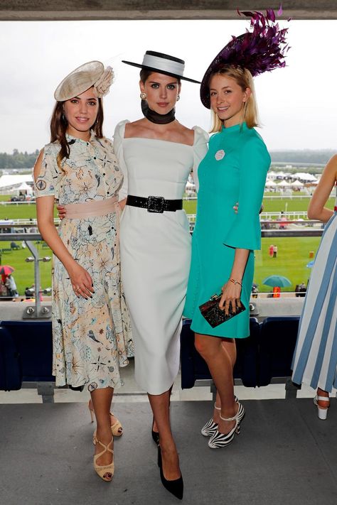 Ladies Day At The Races Outfit, Horse Race Outfit, Ladies Day Outfits, Ascot Fashion, Flamboyant Fashion, Royal Ascot Fashion, Ascot Outfits, Kate Middleton Hats, Kentucky Derby Dress