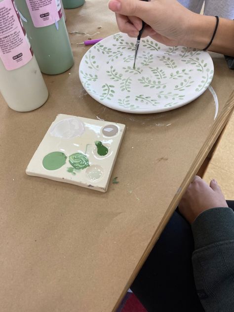 Pottery Painting Ideas Leaves, Sage Green Pottery Painting, Pottery By Hand Ideas, Leaf Pottery Painting, Easy Porcelain Painting Ideas, Pottery Painting Neutral, Nature Pottery Painting Ideas, Painted Pots Easy, Paint It Yourself Pottery