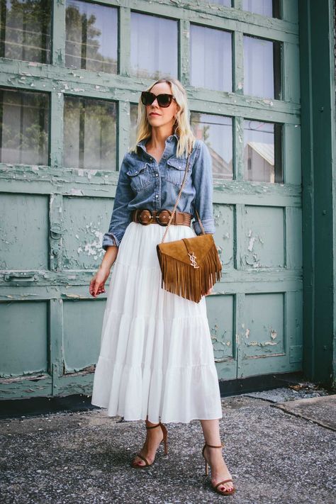 https://meagansmoda.com/2019/08/21/western-denim-shirt-white-peasant-skirt/ Peasant Skirt Outfit, Sac Yves Saint Laurent, Looks Camisa Jeans, Denim Shirt Outfit, Outfits Con Camisa, White Skirt Outfits, Denim Shirt Style, Look Boho Chic, Looks Jeans