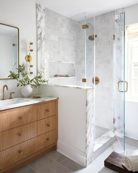 In This Philadelphia Home, the Bathrooms are the Shining Stars | Architectural Digest Bathroom Pony Wall, Formal Living Room Designs, Shower Backsplash, Pony Wall, Girls Bathroom, Main Bathroom, Bathroom Renos, House Bathroom, Bathroom Remodel Master