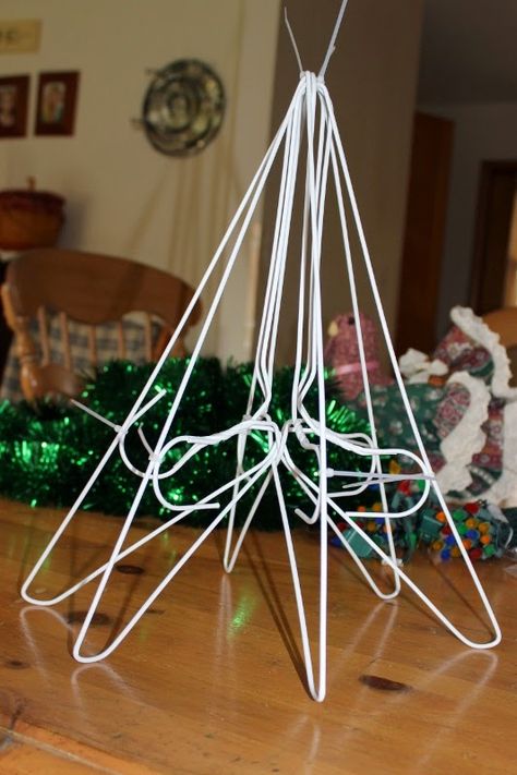 Christmas Tree From Coat Hangers, Coat Hanger Christmas Tree How To Make, Wire Coat Hanger Christmas Tree, Christmas Tree Made From Clothes Hangers, Clothes Hanger Christmas Tree, Hanger Christmas Decoration, Wire Hanger Christmas Tree, Plastic Hanger Crafts Christmas, Coat Hanger Christmas Tree