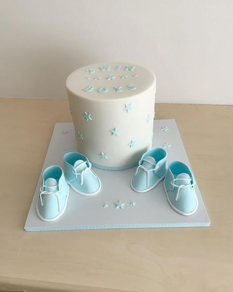 Twin Baby Shower Cake, Birth Cakes, Twin Boys Baby Shower, Twins Cake, Twin Baby Boys, Baby Shower Cakes For Boys, Cake Boards, Baby Boy Cakes, Vanilla Sponge