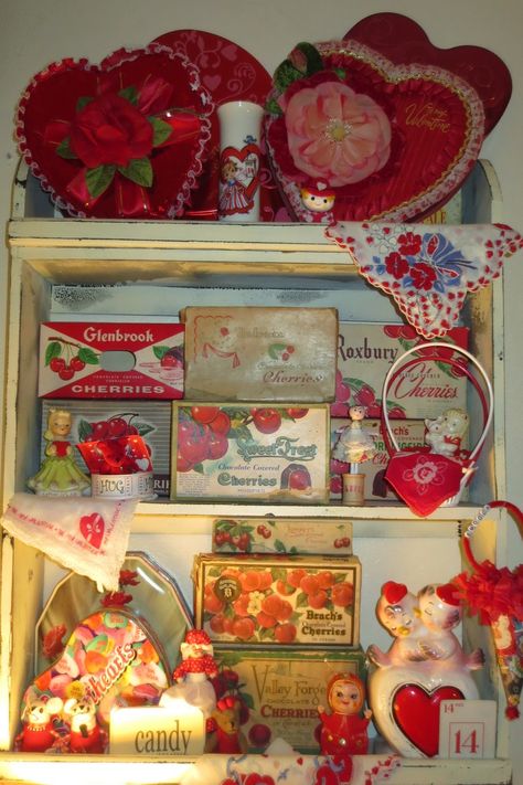 Vintage cherry boxes for Valentine's Day Valentines Ideas For Him, Vintage Valentine Crafts, Vintage Valentines Decorations, My Bank Account, Valentines Inspiration, Diy Valentines Decorations, Love Day, Vintage Valentine Cards, Retro Valentines