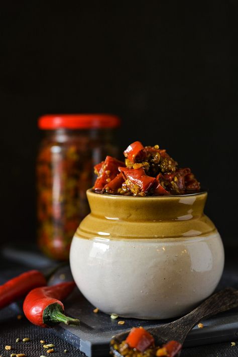 Chili Pickle Recipe, Mirch Ka Achar, Indian Pickle Recipe, Cups Recipes, Pickle Recipe, Nigella Seeds, India Food, Masala Recipe, Pickling Recipes