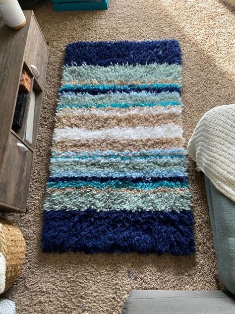 Diy Latch Hook Rug, Diy Latch Hook, Making Rugs, Hook Rugs, Diy Rugs, Braided Rag Rugs, Latch Hook Rug, Latch Hook Rug Kits, Hook Rug