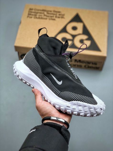 Nike Acg Mountain Fly Nike Acg Boots, Nike Acg Shoes, Futuristic Shoes, Sneakers Box, Shoes Sneakers Nike, Nike Air Jordan Retro, Retro Shoes, Nike Acg, Sneakers Men Fashion