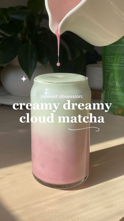 RYZE SUPERFOODS | We tried the viral Strawberry Cloud Matcha and it did NOT disappoint… 🍓✨ This dreamy latte is not just pretty to look at.. it’s also an… | Instagram Cute Coffee Drinks, Boujee Drinks, Aesthetic Drinks Recipe, Lattes Recipes, Latte Ideas, Strawberry Matcha Latte, Matcha Drink Recipes, Healthy Cafe, Strawberry Matcha