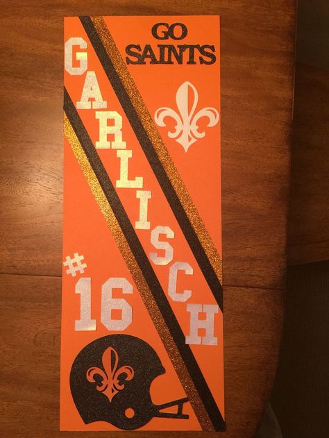 Football locker signs Locker Decorations For Football Players, Game Day Locker Decorations Volleyball, Decorating Football Locker Rooms, Locker Signs Basketball, Locker Sports Decorations, Team Door Decorating Ideas, Football Locker Signs Ideas, Locker Decorations For Sports Football, Sports Locker Signs