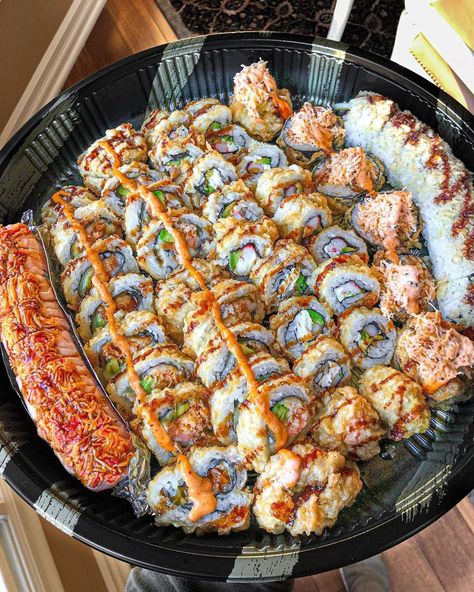 Läcker Mat, Deilig Mat, Food Goals, Sushi Rolls, Food Obsession, Cafe Food, Interesting Food Recipes, Pretty Food, Food Cravings