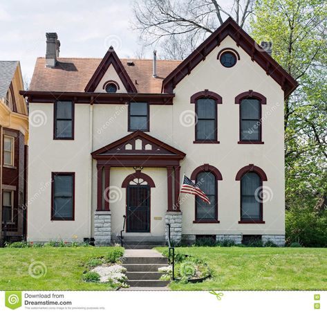 Cream Stucco House, House With Brown Trim, Houses With Black Windows, Float House, Stucco House, House Trim, Beer Float, Stucco Homes, Brown House