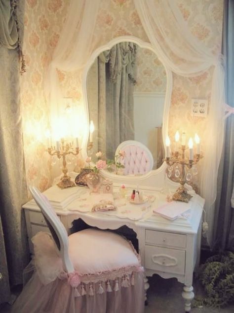 Coquette Horror, Chic Pictures, Morute Core, Pictures For Bedroom, Gloomy Coquette, Chic Bathroom Decor, Dark Fairycore, Shabby Chic Wallpaper, Chic Bathroom