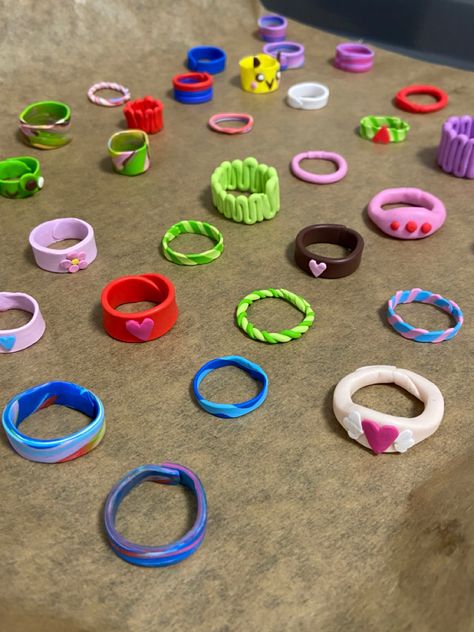 Fimo Ringe Aesthetic, Pate Fimo Aesthetic, Fimo Clay Rings, Diy Pate Fimo, Clay Aesthetic Diy, Fimo Rings, Diy Clay Rings Aesthetic, Polymer Clay Rings, Fimo Ring