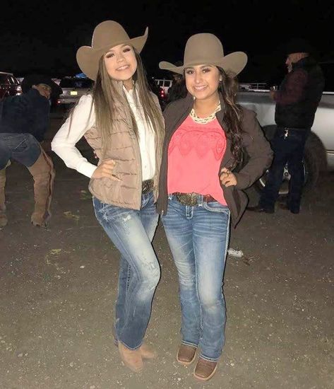 Charreada Outfits, Country Girl Outfits, Cowboy Outfits For Women, Vaquera Fits, Baile Outfits, Vaquera Outfits, Cute Cowgirl Outfits, Gift Coupon, Cowgirl Style Outfits