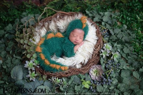 Tiny Trends: Crochet Your Own Baby Romper Dino Newborn Pictures, Newborn Photography Dinosaur, Newborn Dinosaur Photography, Dinosaur Photography, Crochet Jumpsuit, Newborn Costume, Outfit Knit, Baby Boy Newborn Pictures, Baby Boy Halloween