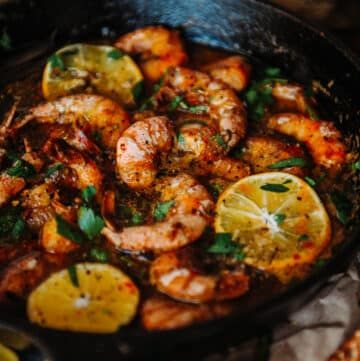 Barbecue Shrimp Recipe New Orleans, Barbecue Prawns, New Orleans Bbq Shrimp Recipe, Louisiana Bbq Shrimp, Black Pepper Shrimp, Bbq Shrimp Recipe, Louisiana Shrimp, New Orleans Bbq Shrimp, Bread For Dipping