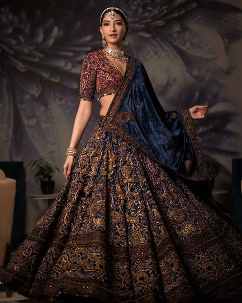 Royal Lehenga Designs, Bridal Lehenga For Dark Skin Tone, Panetar Lehenga Gujarati, Royal Blue Bridal Lehenga, Trendy Bridal Lehenga, Indian Wedding Reception Outfits, Latest Bridal Lehenga Designs, Bridal Lehenga Designs, Latest Bridal Lehenga