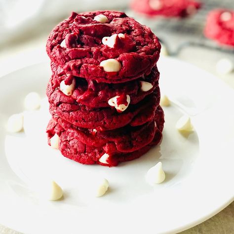 Duncan Hines Red Velvet Cookies Duncan Hines Cake Mix Cookies, Vday Treats, Red Velvet Cake Mix Cookies, Duncan Hines Cake, Chewy Gingerbread Cookies, Red Velvet Cake Mix, White Cake Recipe, Red Velvet Cookies, Cake Mix Cookie Recipes